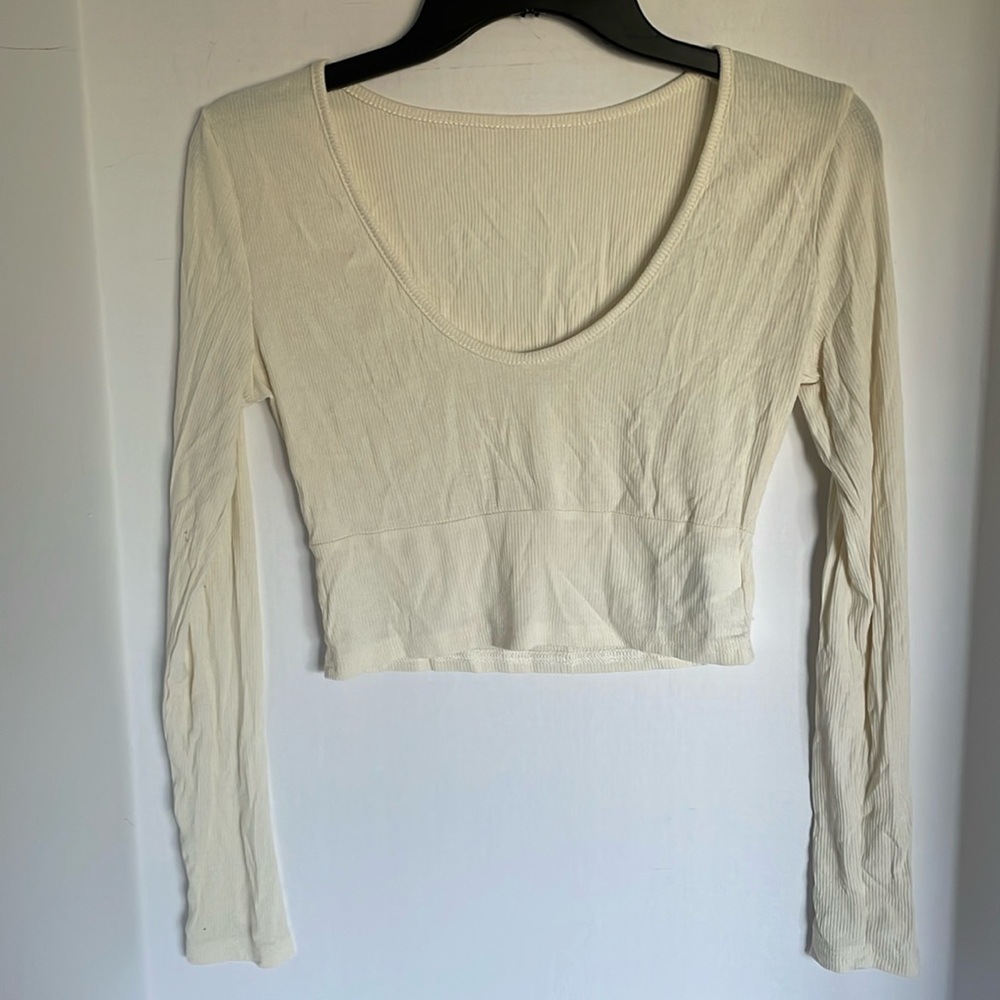 Shein cream color long sleeve ribbed cropped top  ladies size M ( US 6)